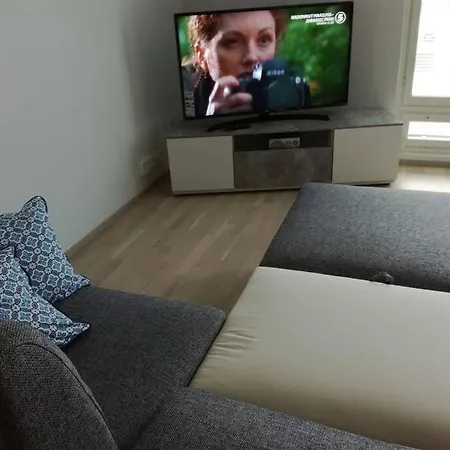 Moderni Avara Yksioe Jyvaeskylaen Ydinkeskustassa