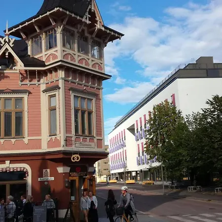 Moderni Avara Yksioe Jyvaeskylaen Ydinkeskustassa *