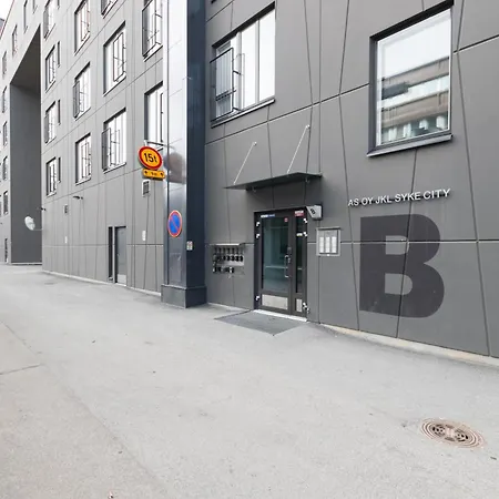 Moderni Avara Yksioe Jyvaeskylaen Ydinkeskustassa