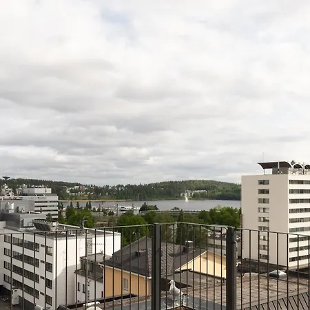 Moderni Avara Yksioe Jyvaeskylaen Ydinkeskustassa *